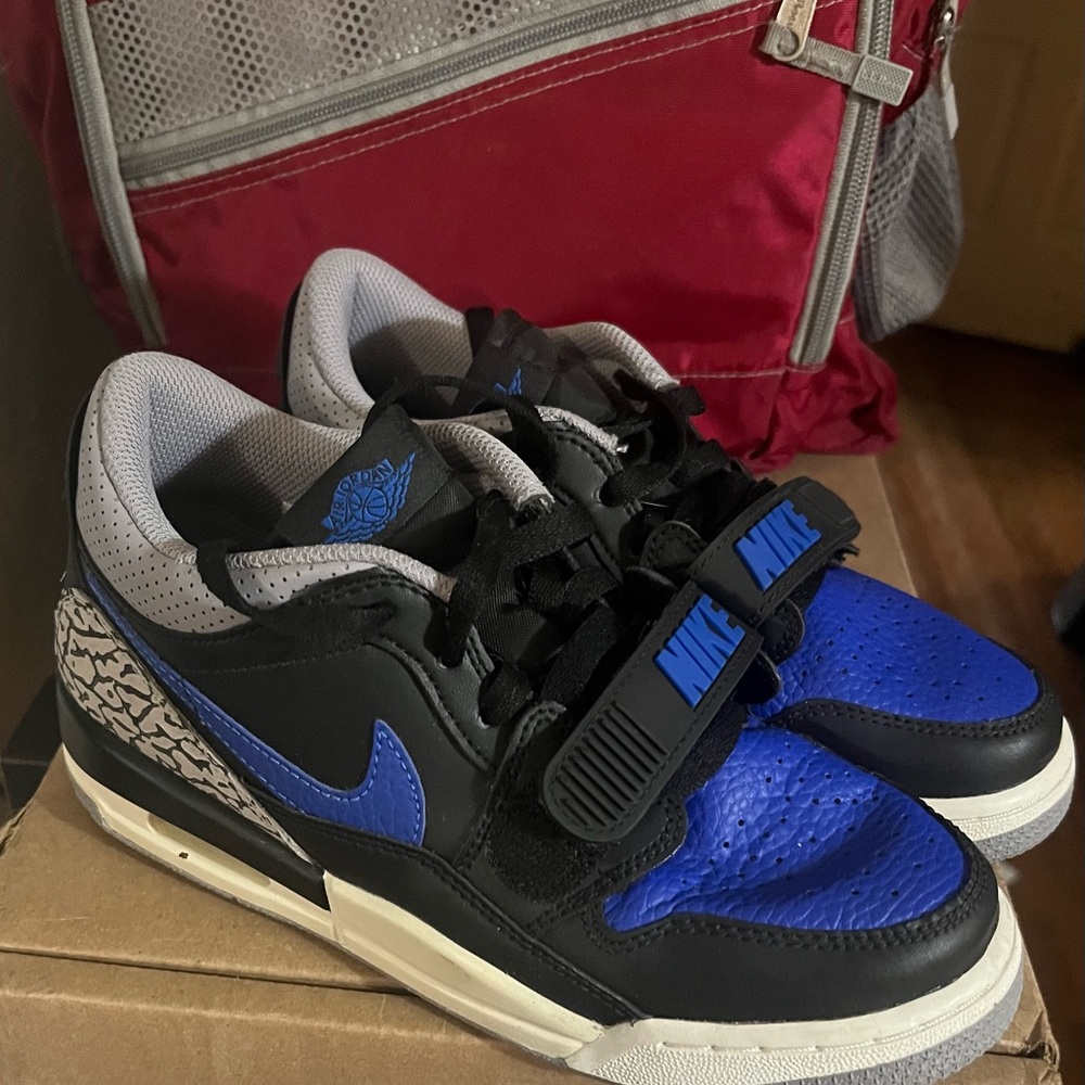 Jordan LEGACY 312 LOW boys shoe size 4.5 youth